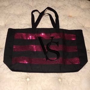 Victoria’s secret weekend bag